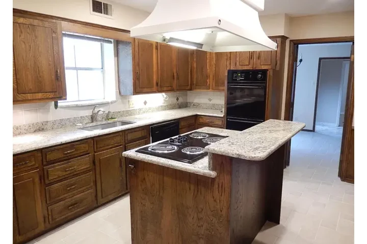 $1450 : Available Home in Dallas, TX image 5