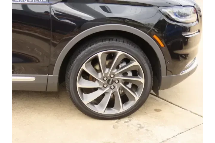 $39945 : Lincoln Nautilus 2023 AWD Re image 7