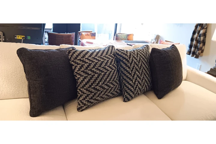 $70 : COJINES image 1