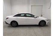 $20797 : Hyundai ELANTRA 2024 SEL 4dr thumbnail