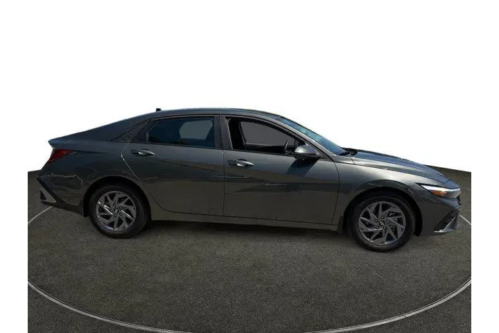 $23178 : Hyundai ELANTRA 2024 SEL 4dr image 3