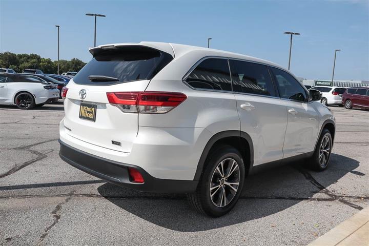 $25988 : 2019 Highlander LE image 4