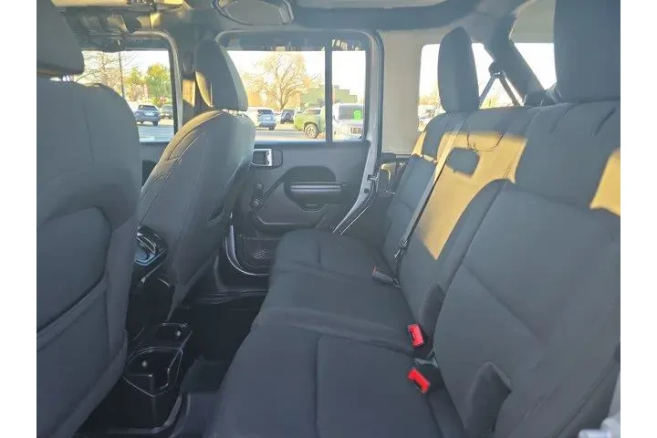 $27995 : Jeep Wrangler Unlimited 2021 image 8