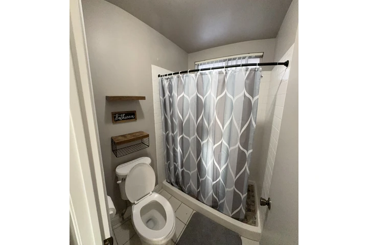 $750 : De Renta cuarto image 6