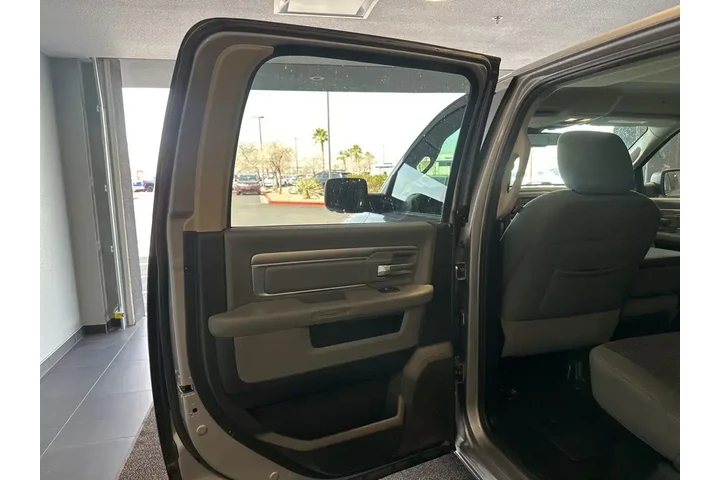 $23984 : Ram 1500 Classic 2019 4x4 Lo image 7