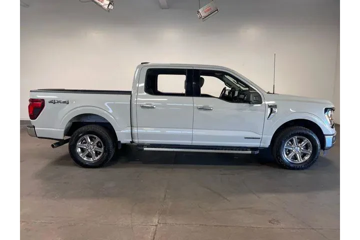 $38413 : Ford F-150 2024 4x4 XLT 4dr image 2