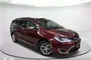 Pre-Owned 2017 Pacifica Limit en Milwaukee