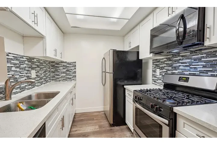 $1450 : 1Bed 1 bath Apt in Koreatown image 5