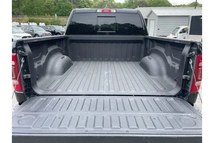 $39039 : Ram 1500 2021 4x4 Laramie 4d image 5