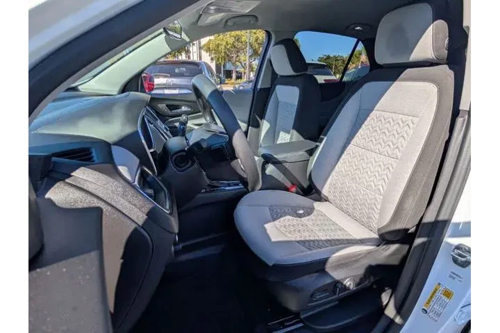 $20097 : Chevrolet Equinox 2024 LS 4d image 7