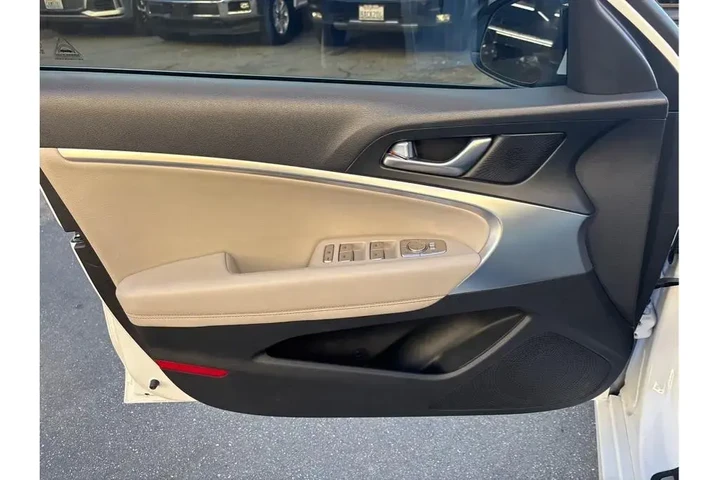 $23388 : Genesis G70 2022 2.0T 4dr Se image 9