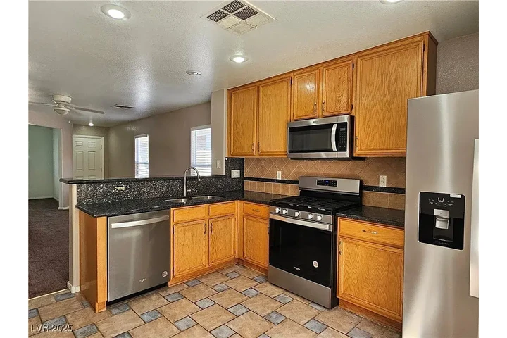 $800 : Beautiful Home...Las Vegas, NV image 6