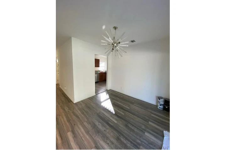 $2400 : 3 bedroom house in Los Angeles image 2