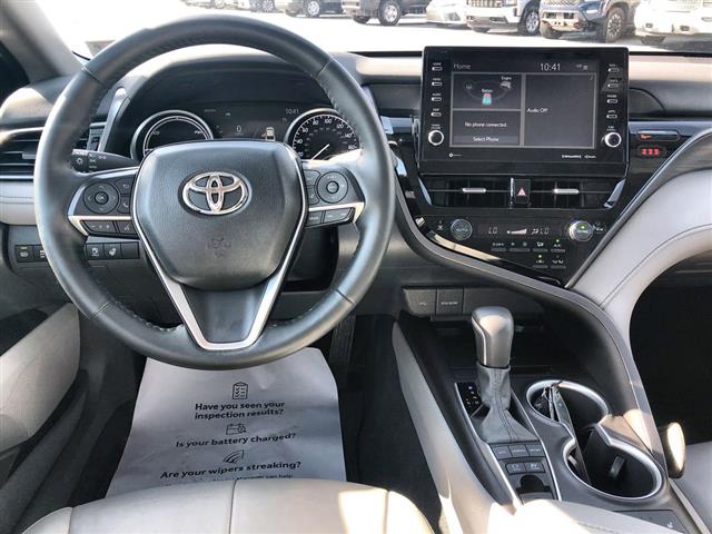 $31400 : PRE-OWNED 2022 TOYOTA CAMRY H image 10