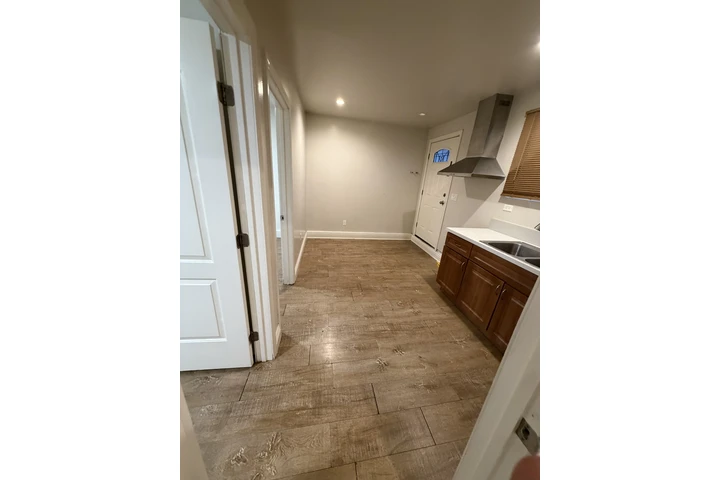 $1950 : Se renta casita de dos habitac image 8