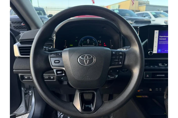 2025 Camry Hybrid LE image 9