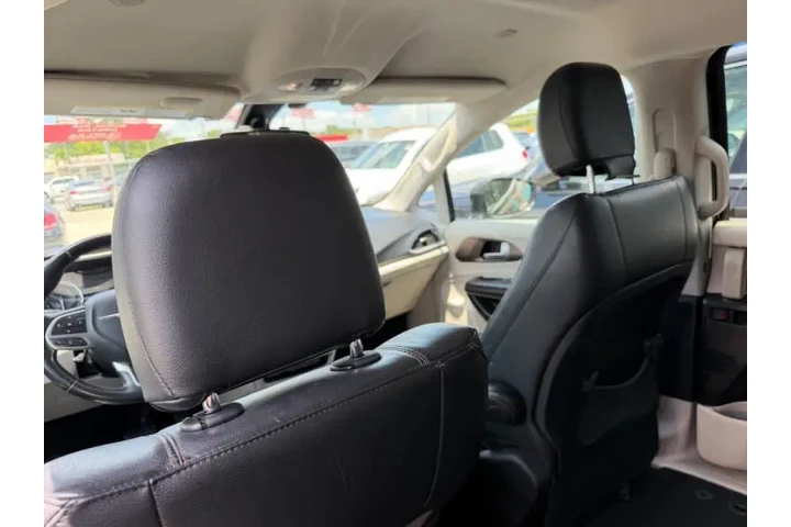 $9400 : 2017 Pacifica Touring Plus image 9