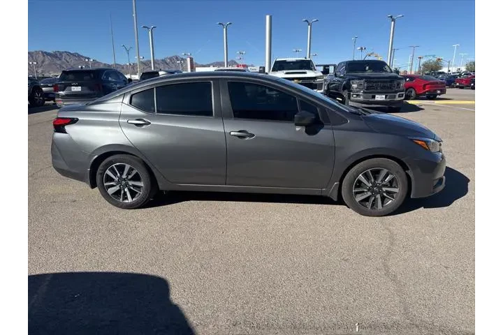 $17991 : Nissan Versa 2025 SV 4dr Sed image 2
