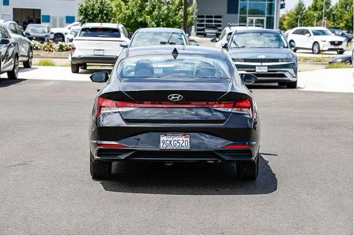 $18699 : Hyundai ELANTRA 2023 SEL 4dr image 7