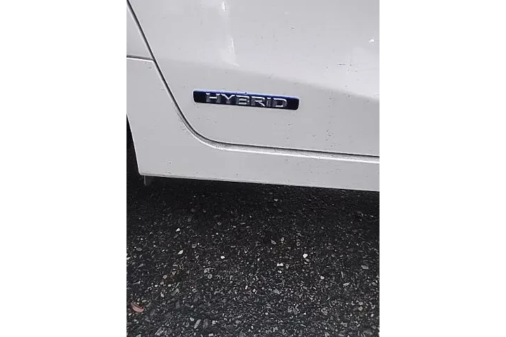 $12988 : Lexus CT 200h 2013 4dr Hatch image 5