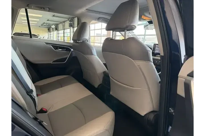 $29999 : Toyota RAV4 2021 Limited 4dr image 9