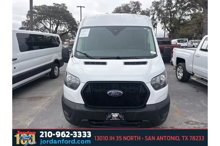 $33738 : Ford Transit 2023 250 3dr SW image 2