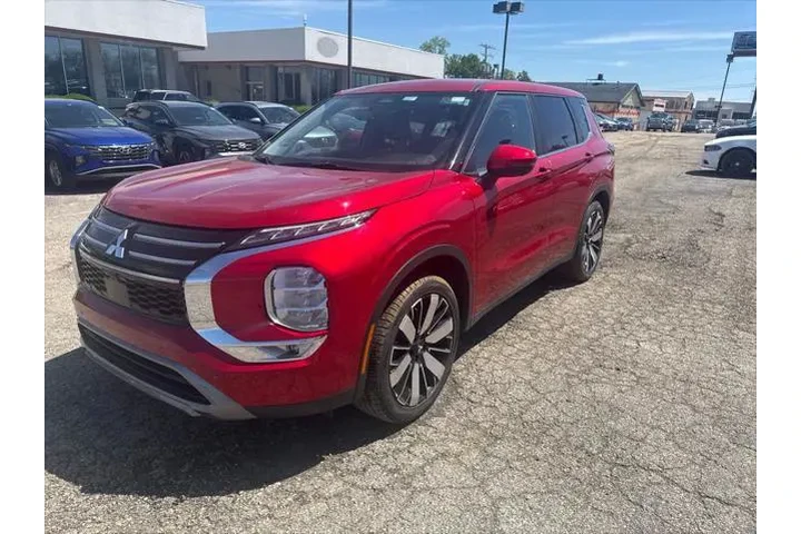$25477 : Mitsubishi Outlander 2025 SE image 1