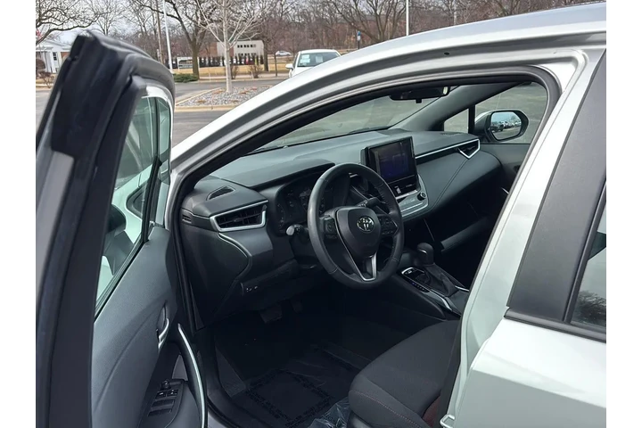 $25000 : Gold Certified 2024 Corolla SE image 2