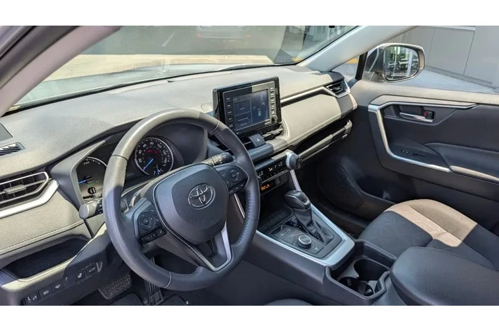 $30399 : 2021 RAV4 Hybrid XLE image 3