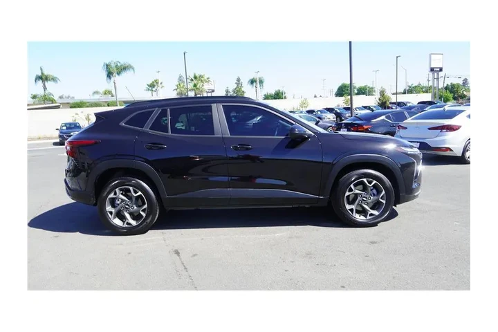 $21600 : 2025 Trax LT image 5