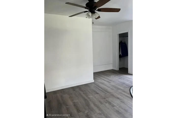 $1500 : Se renta cuarto con baño image 7