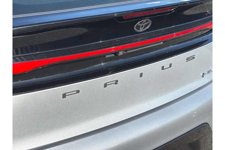 $29410 : Toyota Prius 2025 LE 4dr Hat image 6