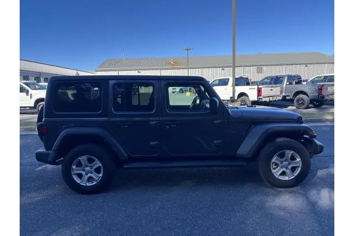 $31279 : Jeep Wrangler Unlimited 2022 image 2