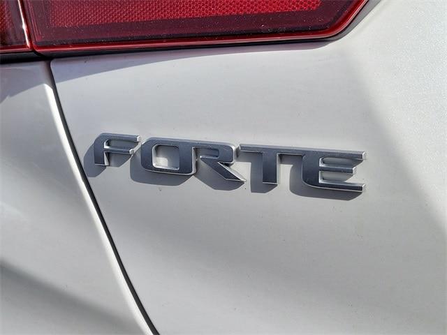 $25485 : 2024 Forte GT-Line image 4