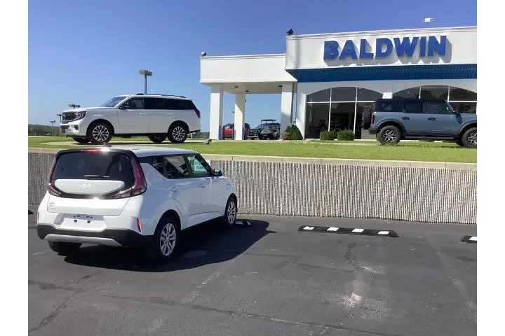 $21950 : Kia Soul 2024 LX 4dr Crossov image 7