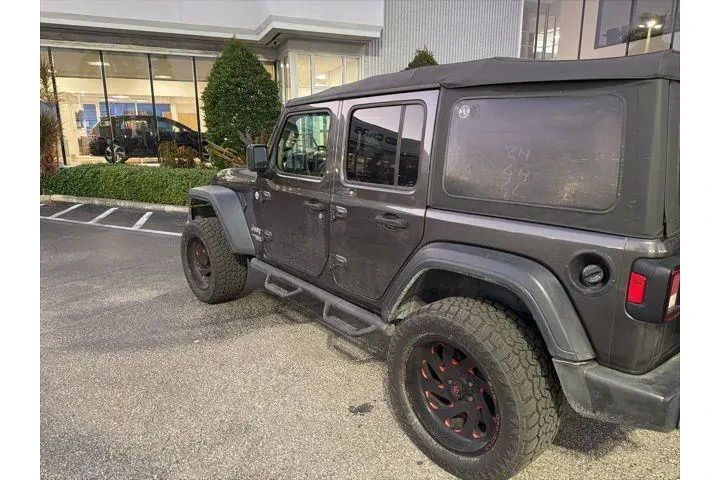 $14997 : Jeep Wrangler Unlimited 2018 image 9