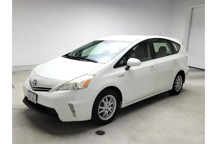 $12998 : Toyota Prius v 2014 Three 4d image 3