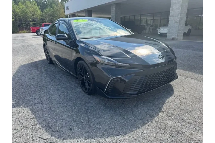 $27991 : Toyota Camry 2025 SE 4dr Sed image 2