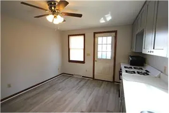 $2600 : Rental property with 2 bedro image 3