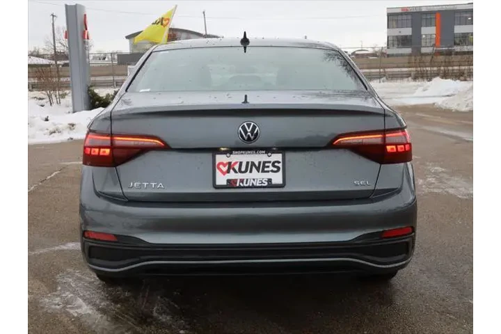 $19877 : Volkswagen Jetta 2024 SE 4dr image 8