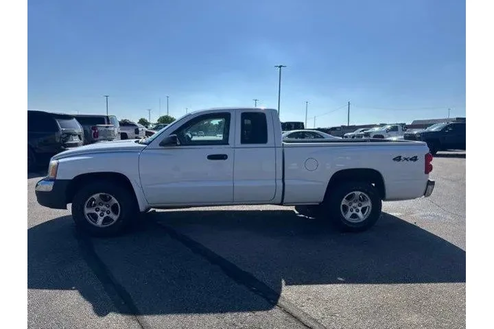 $10982 : Dodge Dakota 2005 4WD SLT 4d image 4