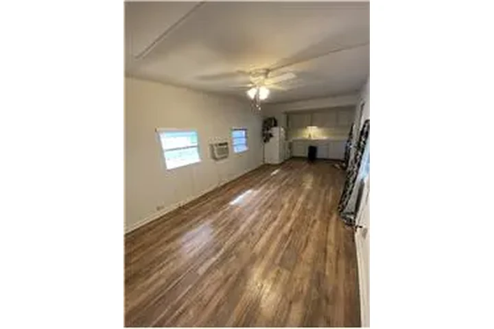 $1000 : Rental property with 2 bedro image 2