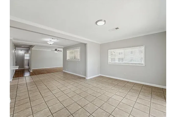 $2150 : 3 beds 1 baths available image 5