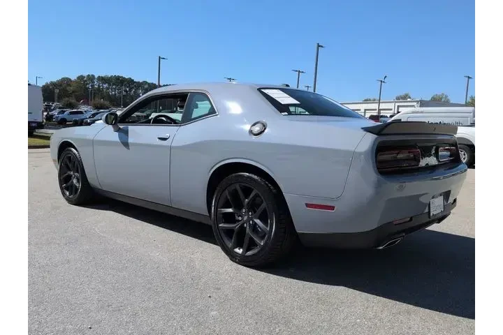 $24400 : Dodge Challenger 2021 SXT 2d image 6