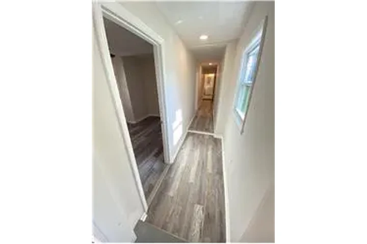 $1600 : Rental property with 2 bedro image 8