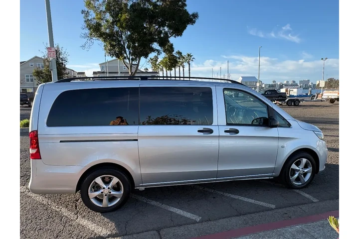 $22988 : 2016 Metris Passenger Van RWD image 5
