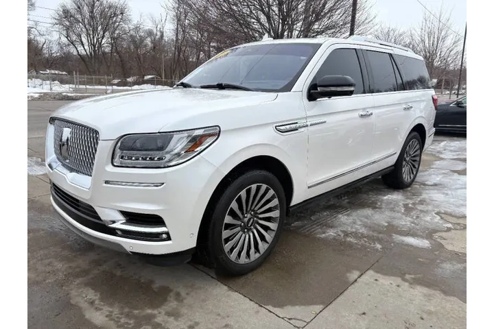 $27950 : 2019 Navigator Reserve image 2