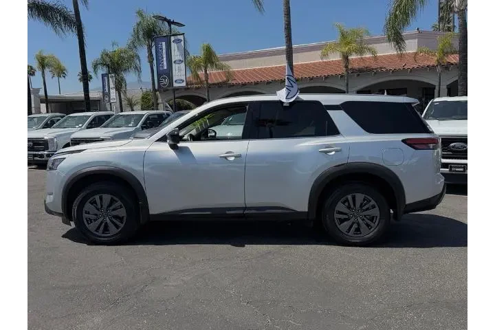 $28750 : Nissan Pathfinder 2024 S 4dr image 5