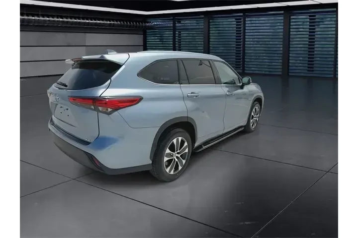$28788 : Toyota Highlander 2021 XLE 4 image 8
