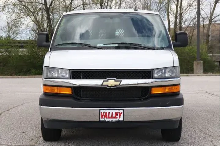 $32514 : Chevrolet Express 2024 2500 image 3